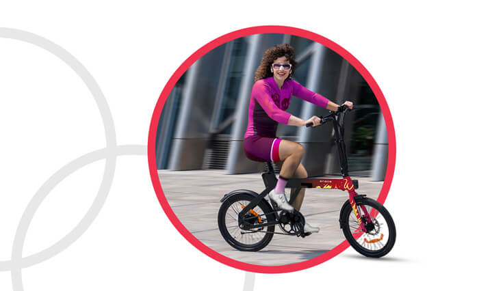 a woman riding an engwe p20 ace doing e-bike commuting